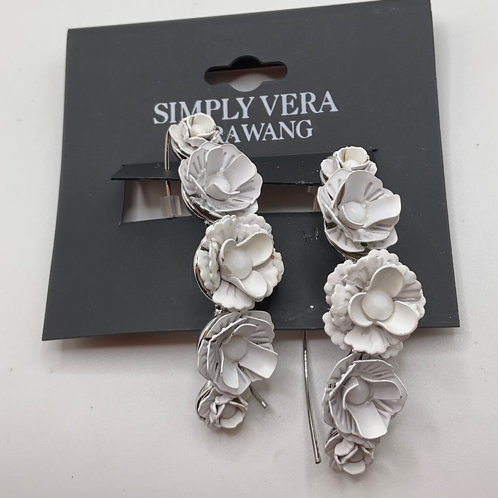 NWT Simply Vera Vera Wang White Floral Earrings